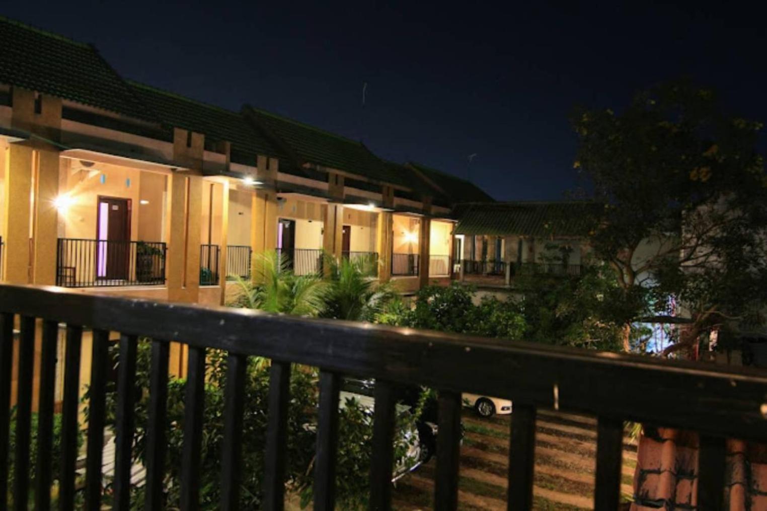 Surya Guest House Probolinggo Εξωτερικό φωτογραφία