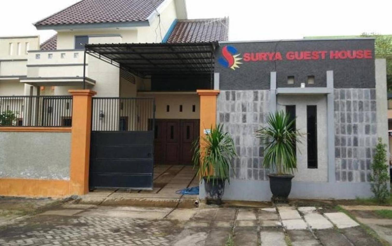Surya Guest House Probolinggo Εξωτερικό φωτογραφία